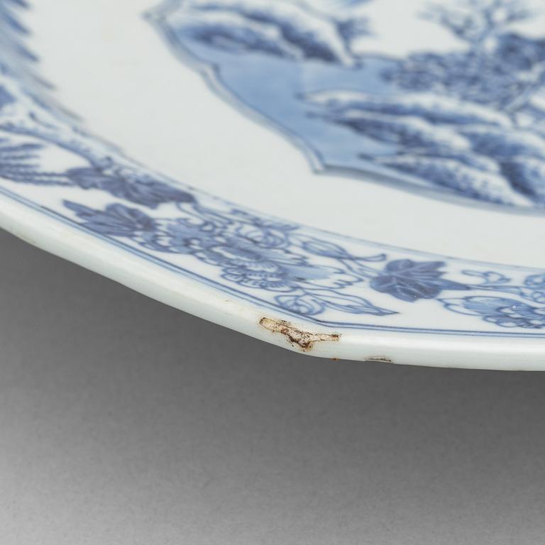 A Chinese blue and white porcelain dish, Qing dynasty, Qianlong (1736-95).