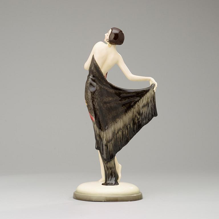 JOSEF LORENZL, figurin, "Spanischer Shawl", Goldscheider, modell 5822, Wien 1920-30-tal.