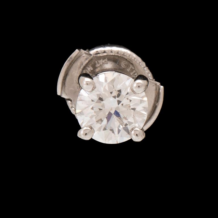 Tiffany & Co, örhängen ett par 950 platina samt runda briljantslipade diamanter.