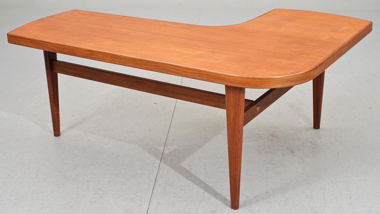 SOFFBORD OCH BORD. Teak. 1900-talets andra hälft.