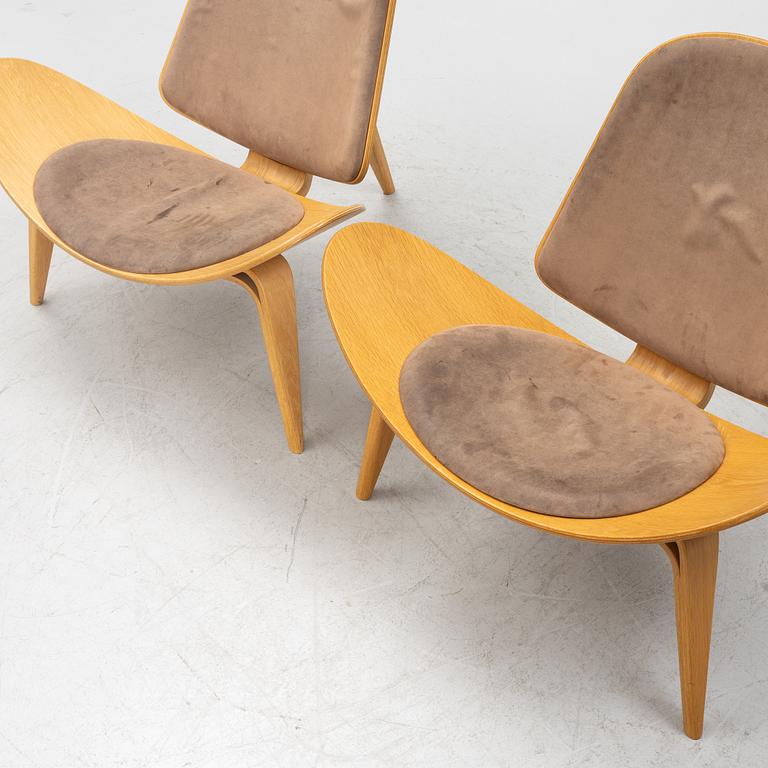 Hans J. Wegner, a pair of 'CH07' lounge chairs,