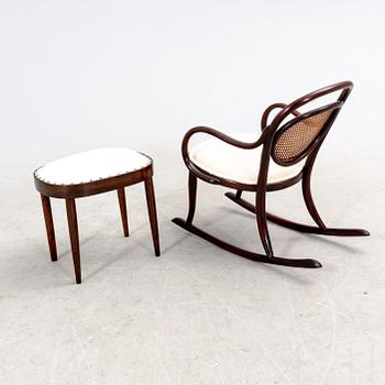 Barngungstol av Thonet samt pall, 1900-talets första hälft.