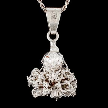 HÄNGE, sterlingsilver, Flora Danica, Orla Eggert, Danmark, 1900-talets tredje kvartal. Total vikt 11 g.