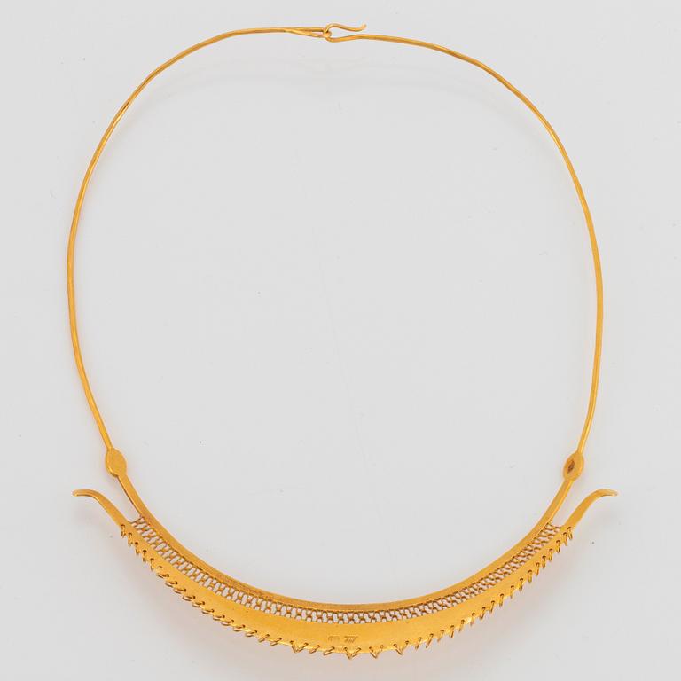 A Tapio Wirkkala 18K gold necklace.