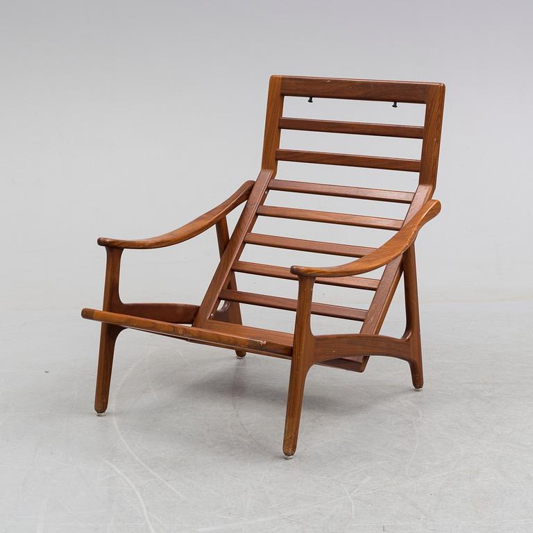 A 1950s/1960s easy chair.