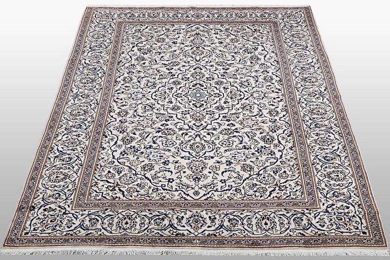 A carpet, Kashan, ca 300 x 199 cm.