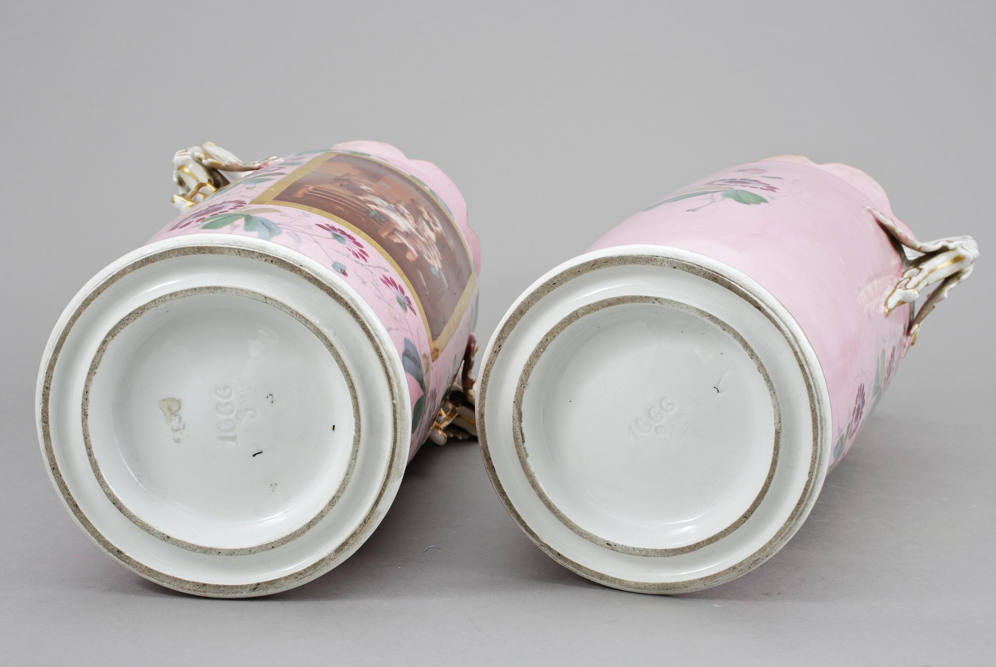 PARVASER, porslin, troligen England, 1800 andra hälft.