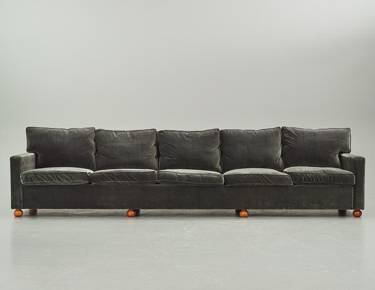 Josef Frank, a model 3031 sofa, Svenskt Tenn, 2015.