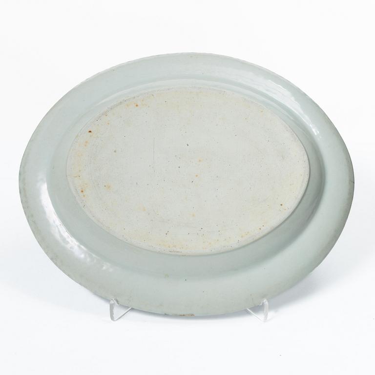 A group of five Chinese blue and white porcelain serving dishes, Qing dynasty, 18th century and around 1800.