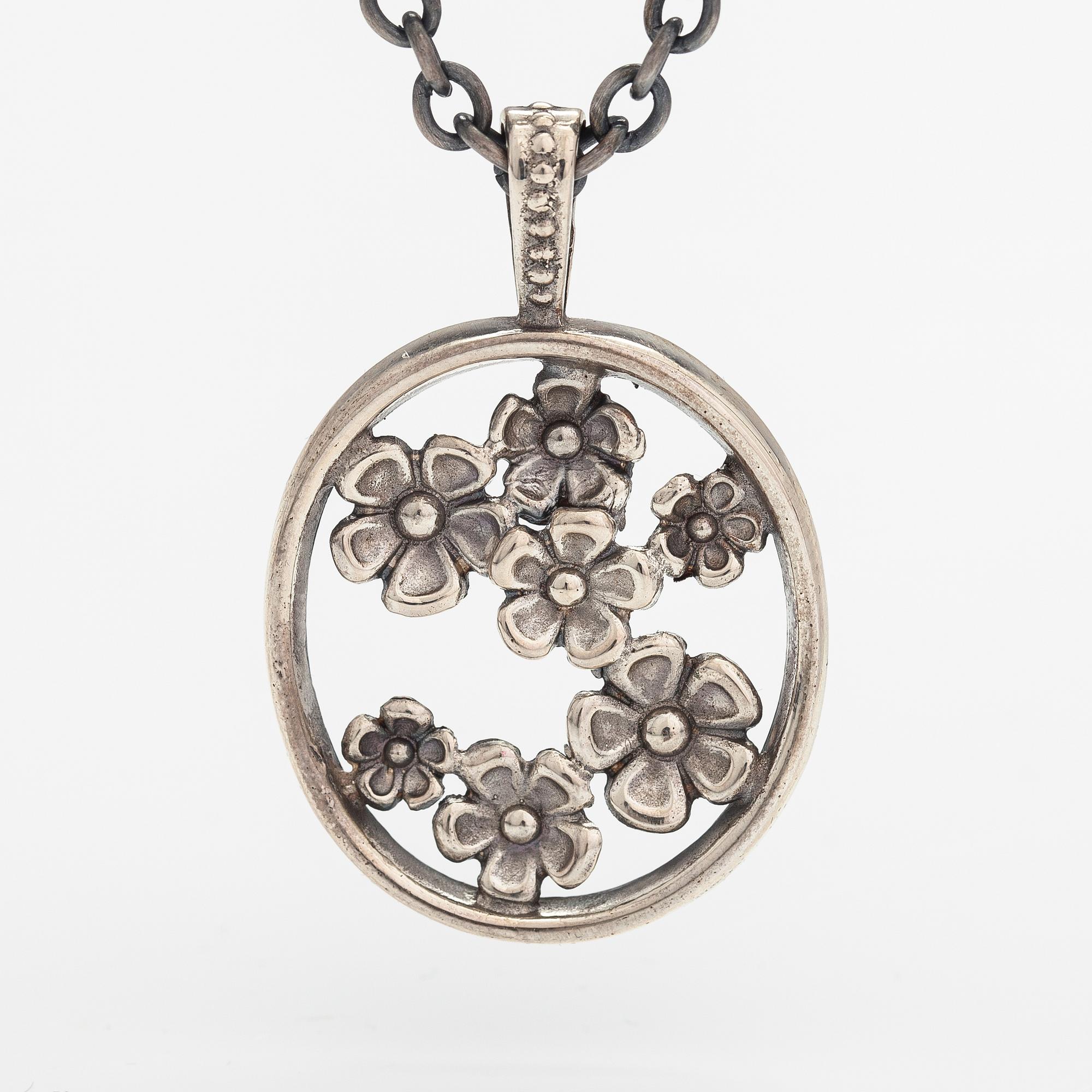 Jorma Laine, Halsband "Lemmikki", silver. Turun Hopea, Åbo.