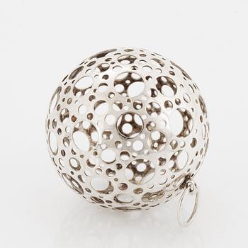 Liisa Vitali, pendant "Leppäkerttu", sterlingsilver, Helsingfors, Westerback 1970.