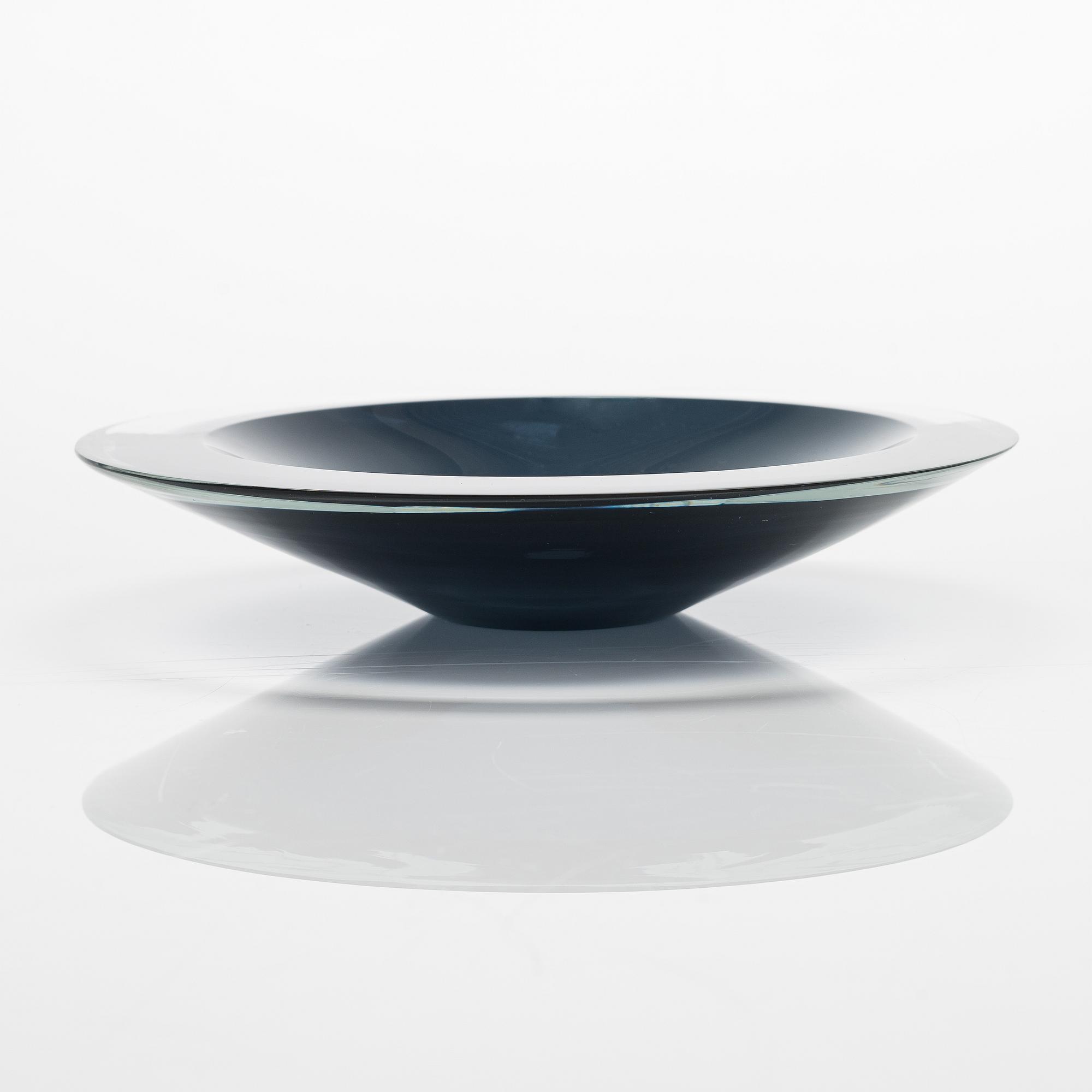 Saara Hopea, an art glass, signed S. Hopea Nuutajärvi Notsjö -58.