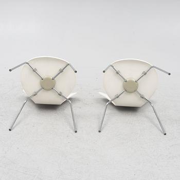 Arne Jacobsen, a pair of model 'Seven' chairs, Fritz Hansen, Denmark 1976.