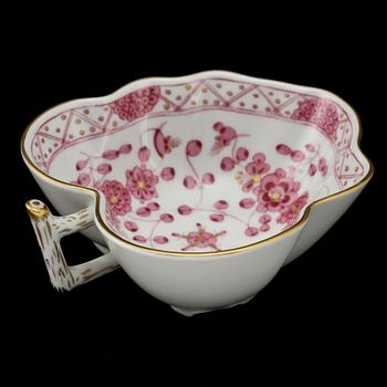 LJUSSTAKAR, ett par samt SKÅLFAT, porslin, Meissen, 1900-tal.