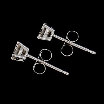 ÖRHÄNGEN, 1 par, 14K vitguld, briljantslipade diamanter tot ca 0.40 ct.