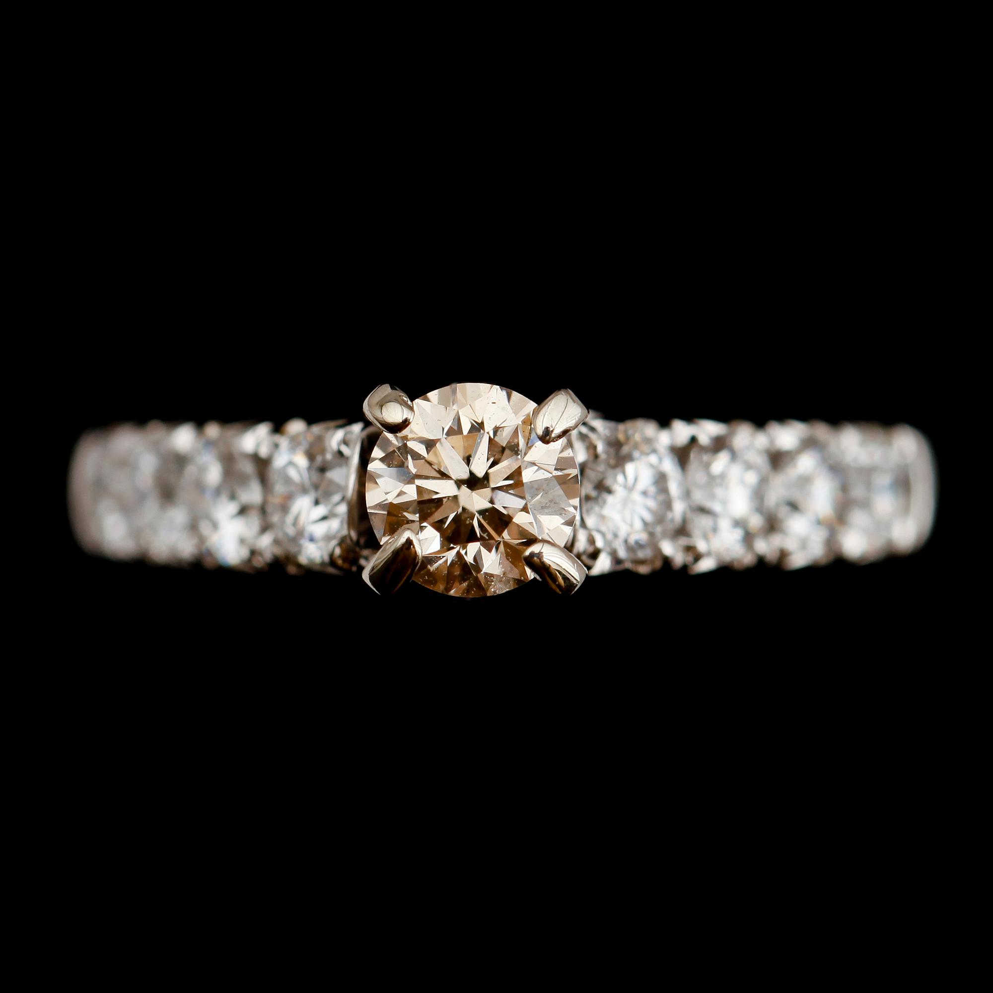 RING, 14 k vitguld, briljanter, tot. ca 1.35 ct.