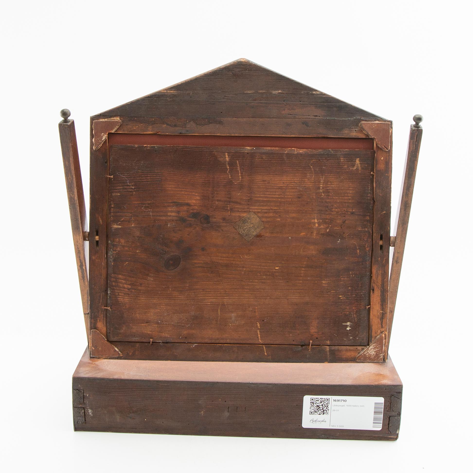 Chest of drawers mirror, mid-20th century.