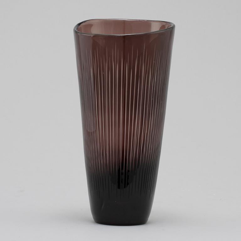 VAS, glas, Vicke Lindstrand, Kosta, 1900-talets andra hälft.