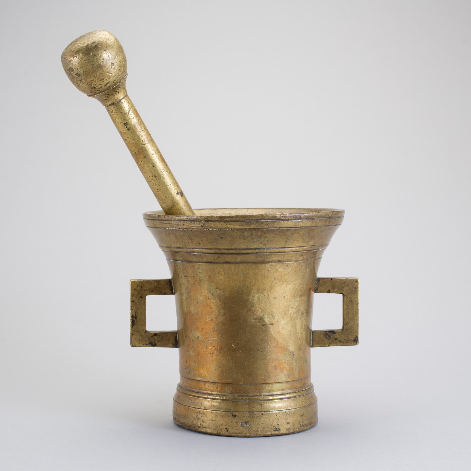 MORTEL med PISTILL.  Nordeuropa, omkring år 1700. Barock.