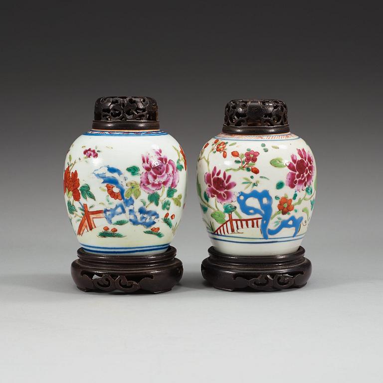 A matched pair of famille rose tea caddys, Qing dynasty, Qianlong (1736-95).