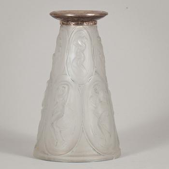 VAS, glas samt silverhalt 800.  Märkt R. Lalique. Rene Lalique, före 1946.
