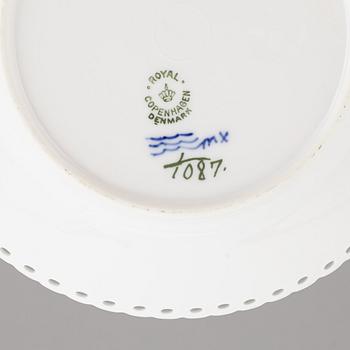 ROYAL COPENHAGEN, kaffeservis, 45 delar, porslin, "Musselmalet Helblonde", Danmark.