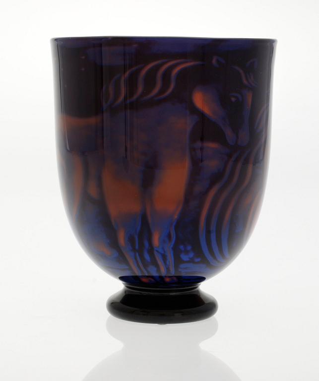 An Eva Englund graal glass vase, Orrefors 1990.