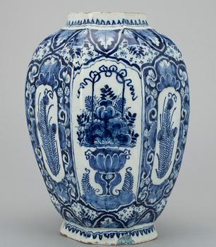 URNA, fajans, Delft, 1600/1700-tal.