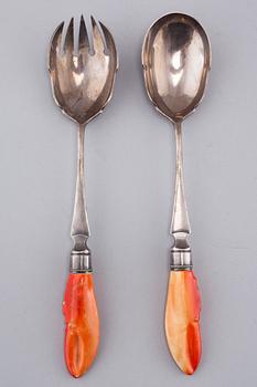 Crayfish bowl and serving tools, England, beginning of 20th century.
