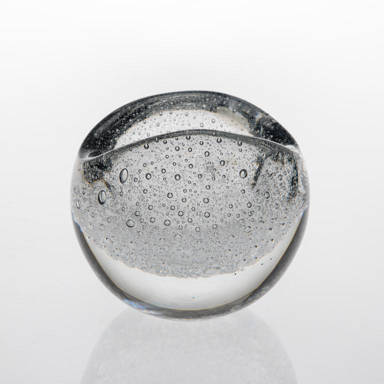 TIMO SARPANEVA, GLASS SCULPTURE. Hiidenhelmi (Devil's pearl). Signed Timo Sarpaneva, Iittala -54.