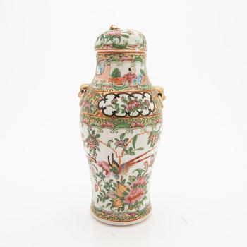 Bowl and cover urn, China, Canton, 18th/20th century.