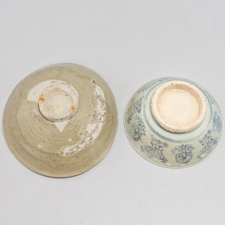 TWO CHINESE PROBABLY MING PORCELAIN BOWLS.