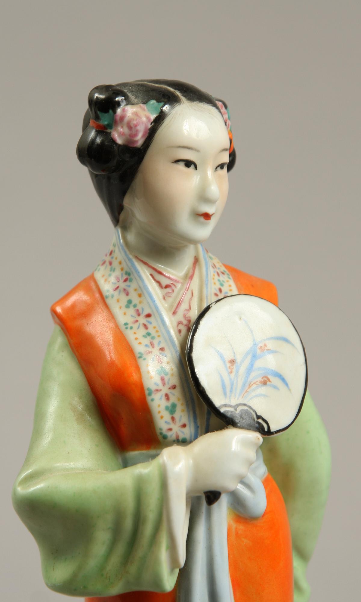 FIGURIN, porslin, Kina, 1900-talets första hälft.