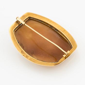 Brooch, 18K gold and shell cameo, Viktor Lindman, Helsinki 1917.