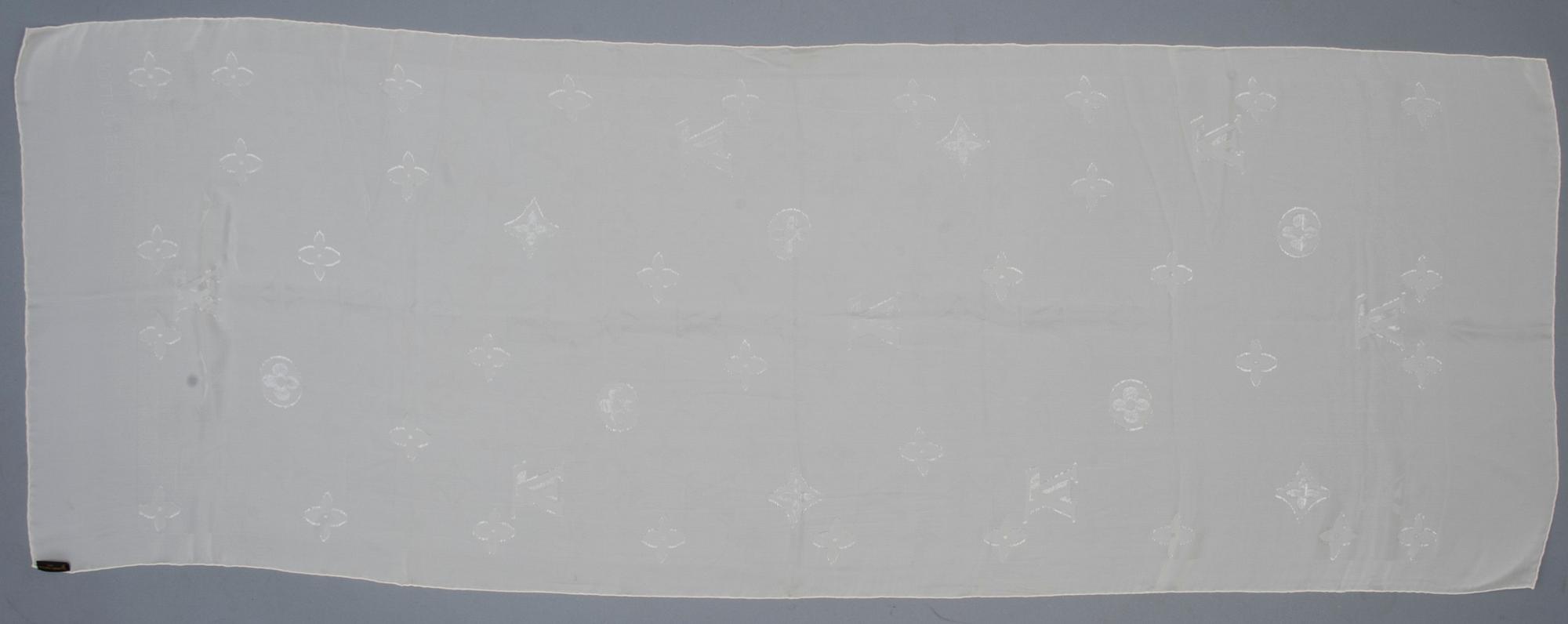 SCARF, Louis Vuitton.
