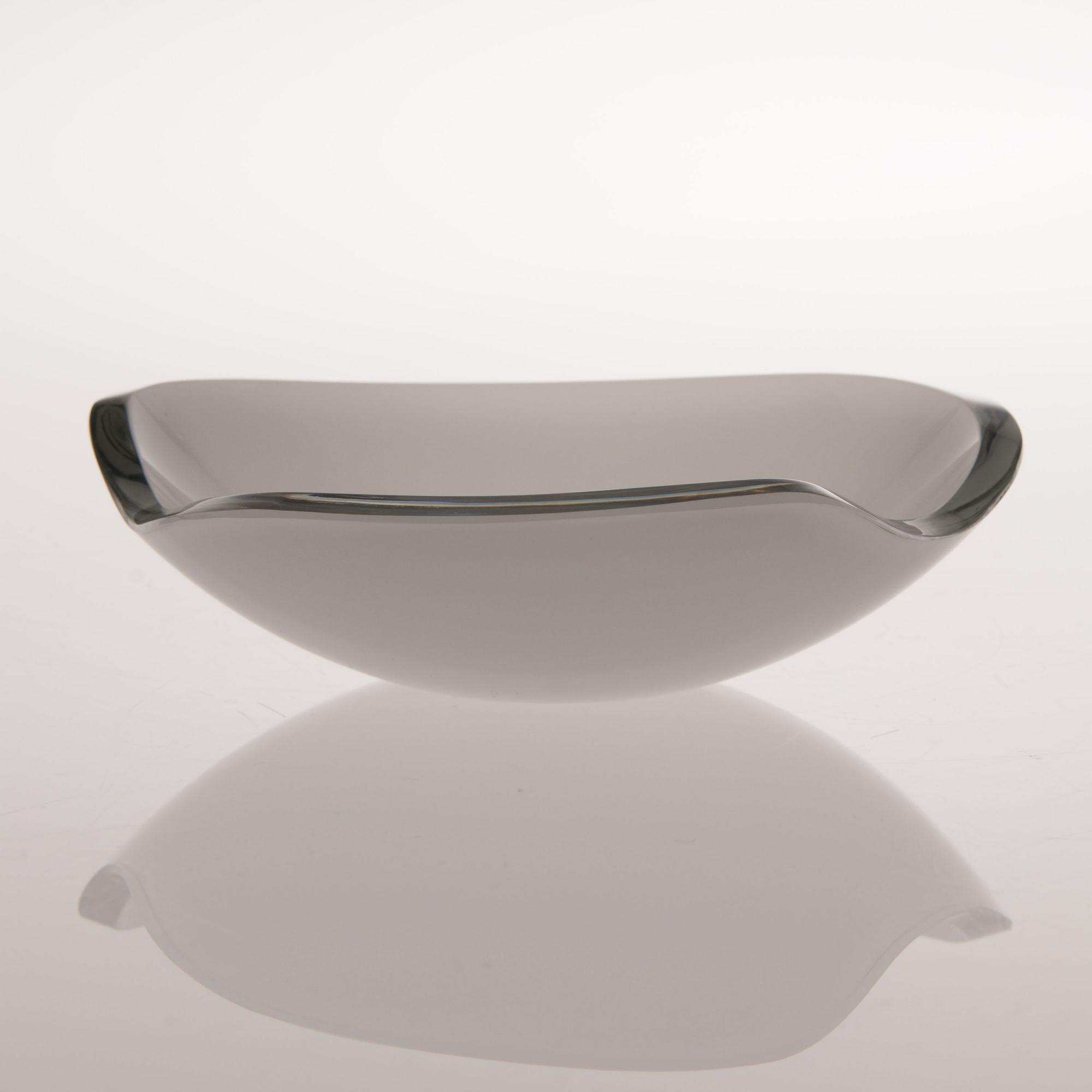 A GLASS BOWL "Munankuori", signed Gunnel Nyman Iittala -56.