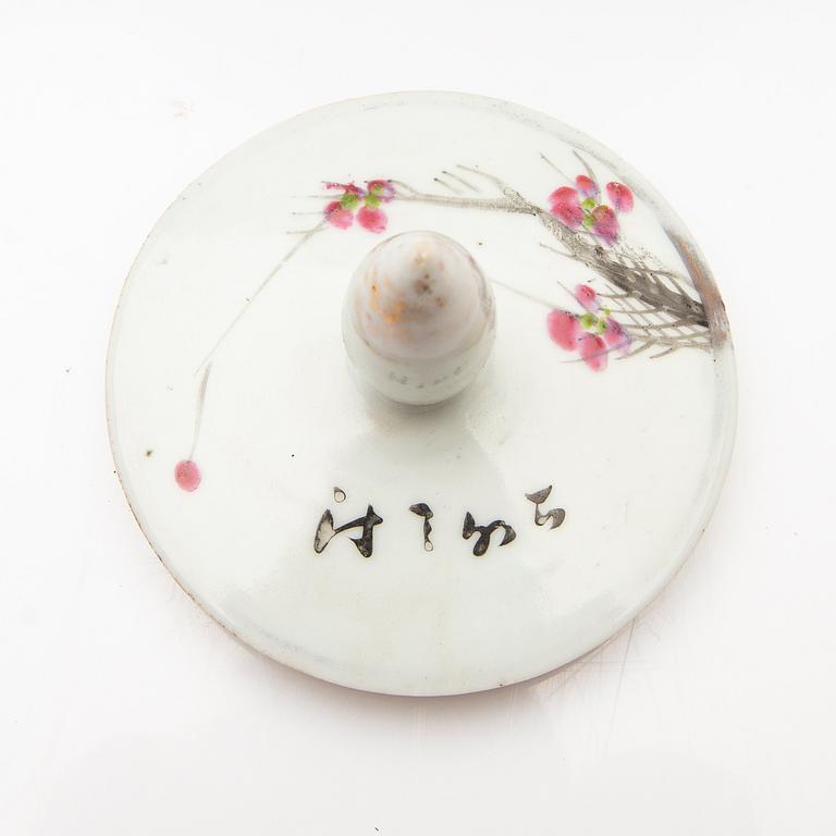 Lock urn, porcelain, China, second half of the 19th century.