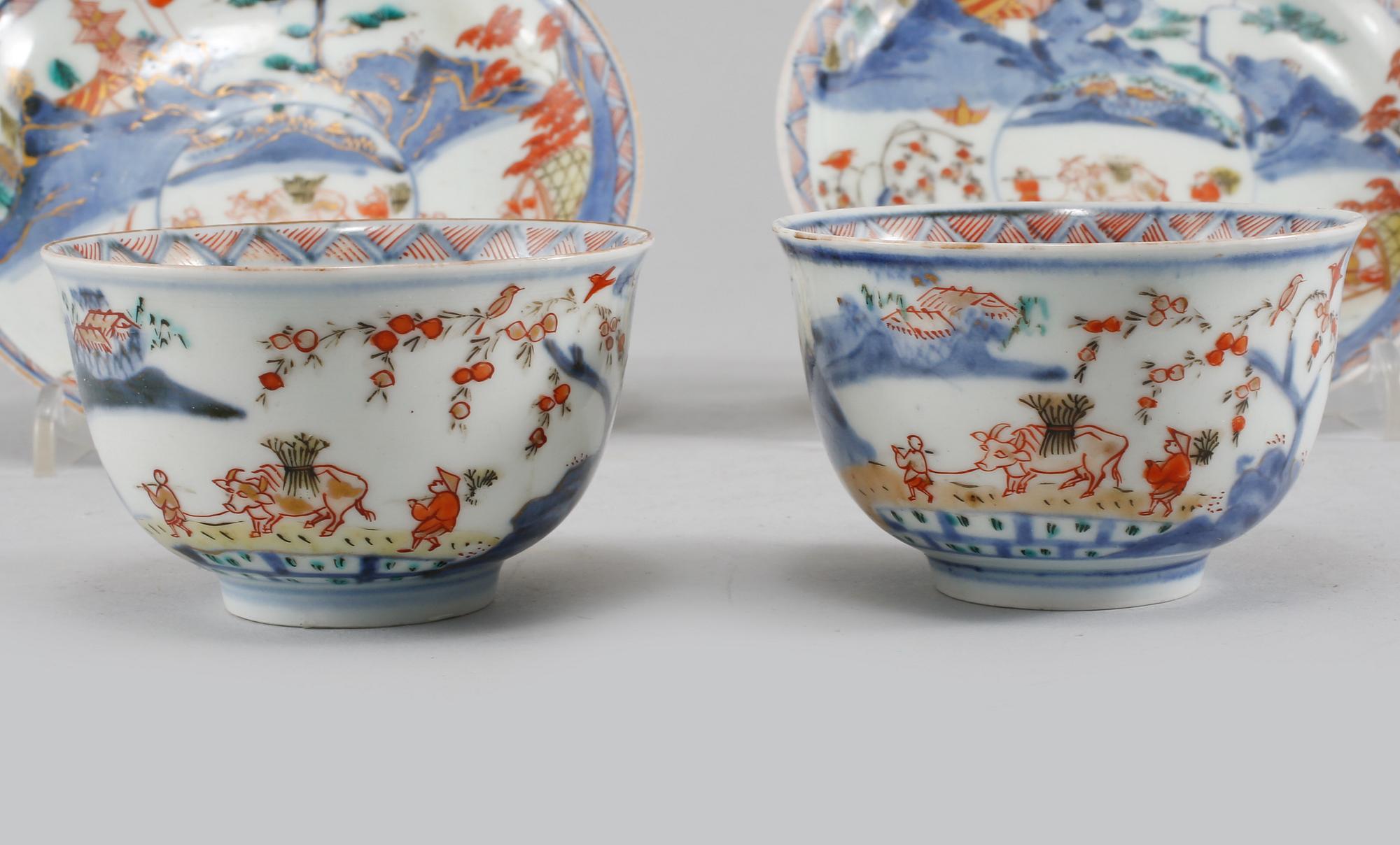 KOPPAR MED FAT, ett par, porslin, Kina, Qianlong (1736-95).