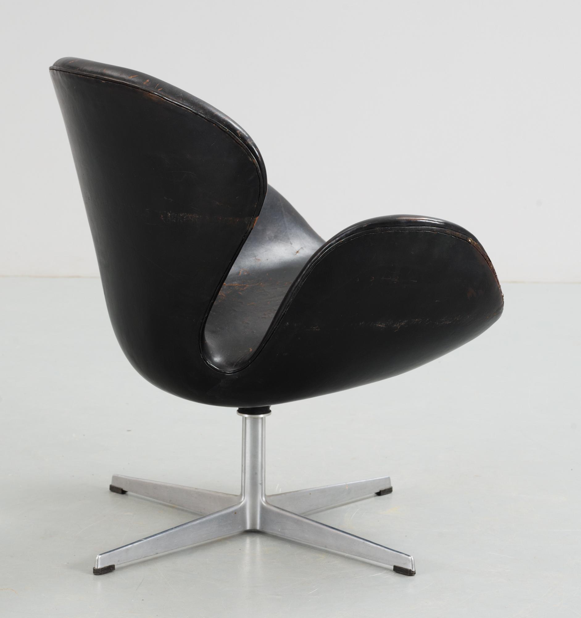 ARNE JACOBSEN, fåtölj, "Svanen", Fritz Hansen, Danmark 1960-tal.