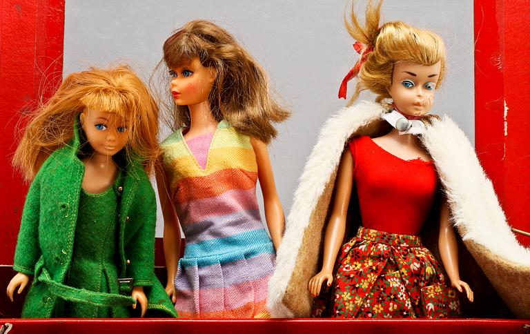 BARBIEDOCKA, Mattel, 1966 samt SKIPPERDOCKA, Mattel, 1963.