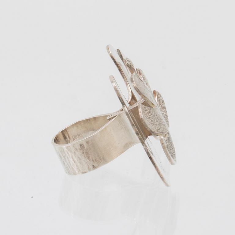 Berit Johansson, ring silver, Orrefors 1975.