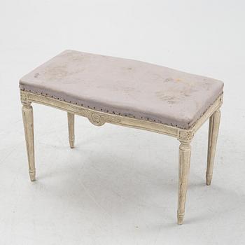 Bänk, gustaviansk stil, 1900-talets första hälft.