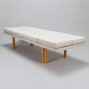 Alvar Aalto, a 1962 bench for O.Y. Huonekalu- ja Rakennustyötehdas A.B.