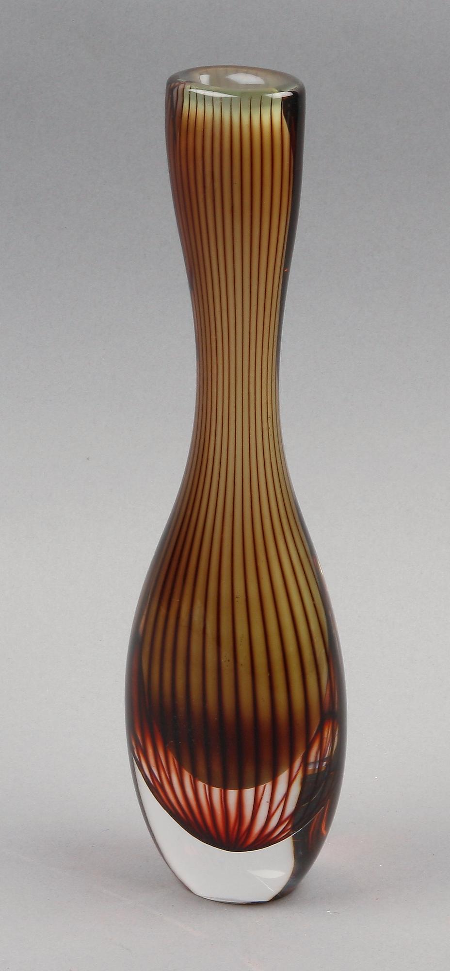 VAS, glas, "Colora", modell LC 2 Vicke Lindstrand, Kosta. 1950-tal.