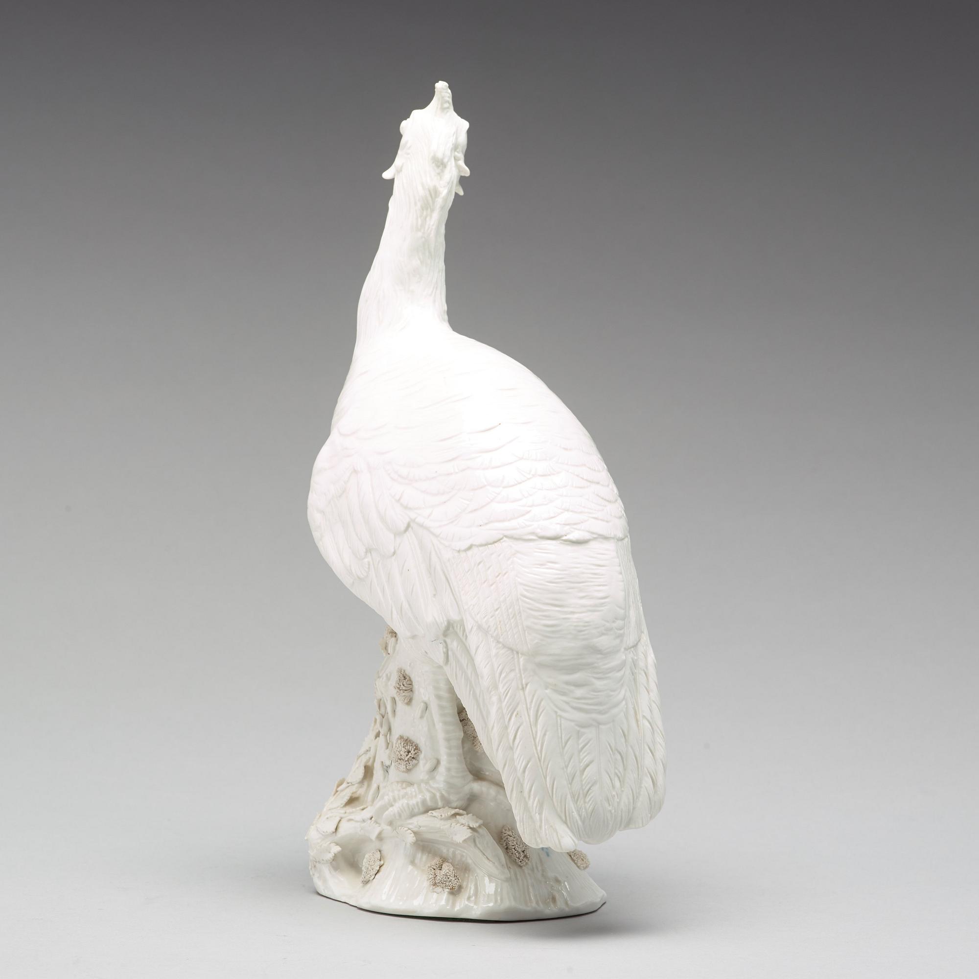 A porcelain figure of a bird, 20th Century.