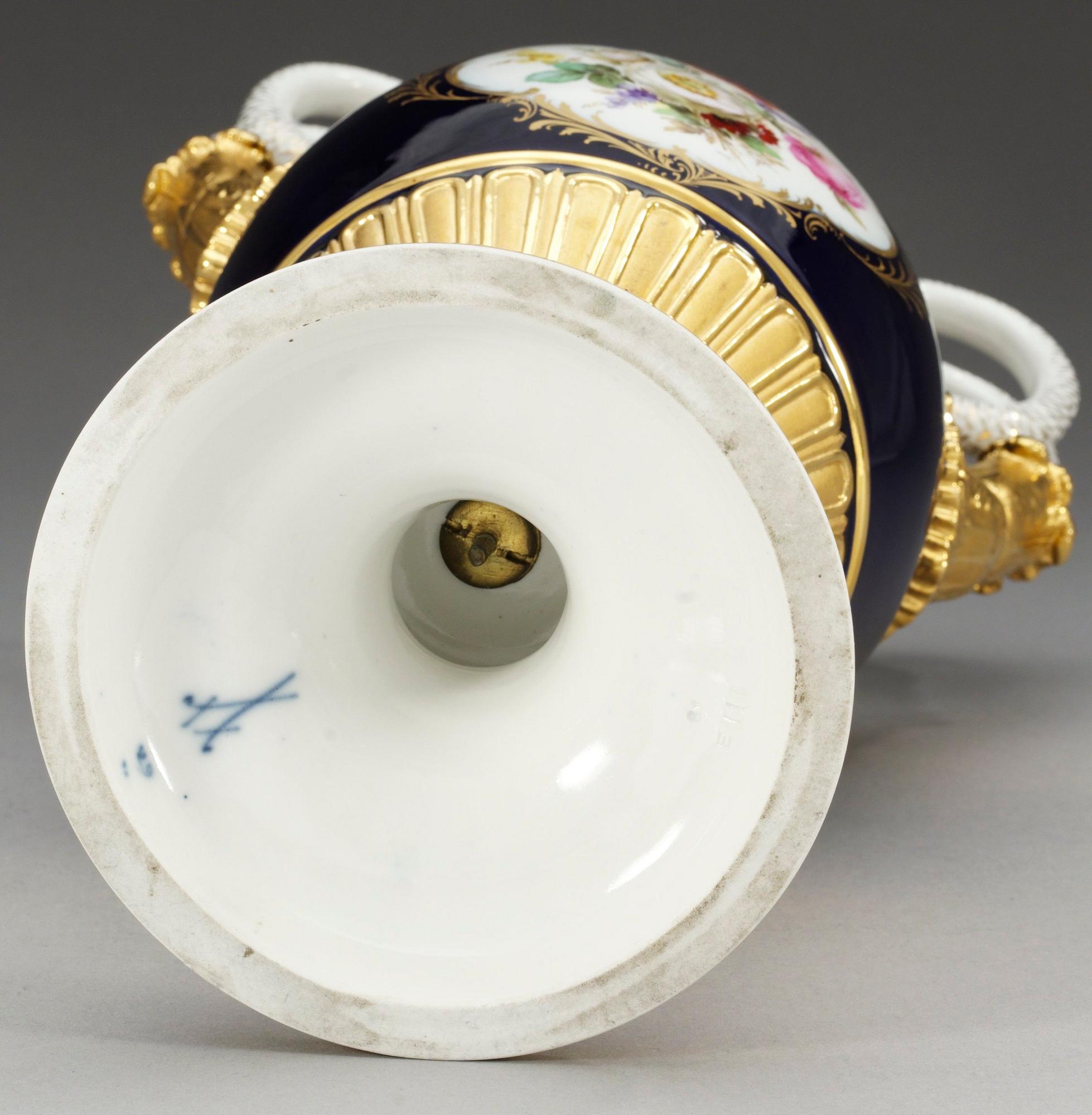 PRAKTURNA, porslin. Meissen, 1800-talets andra hälft.