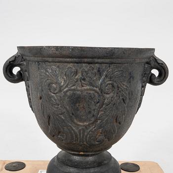 Garden urn, first half of the 20th century, cast iron.