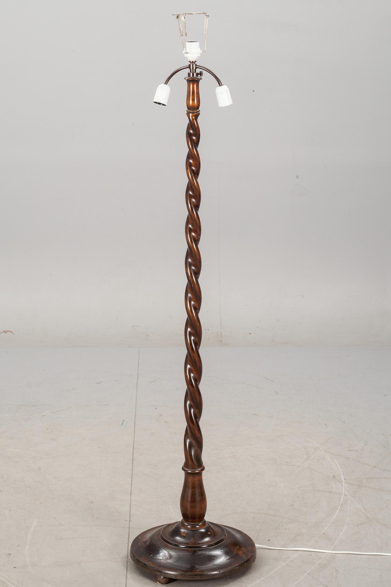 GOLVLAMPA, 1900-talets första hälft.