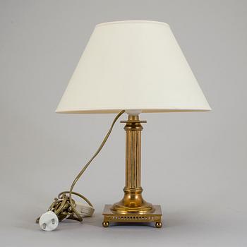 BORDSLAMPA, mässing, 1900-talets första hälft.