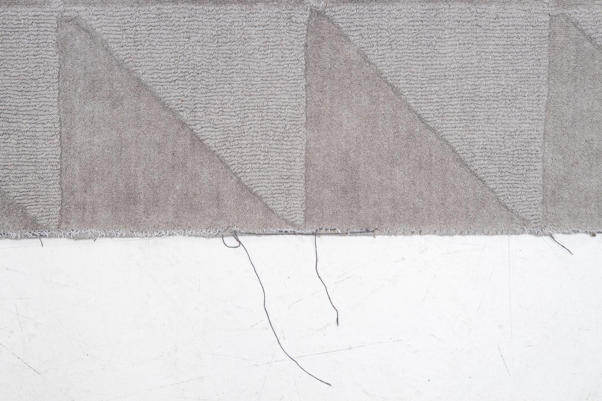 Carpet. Layered, approx. 400 x 300 cm.